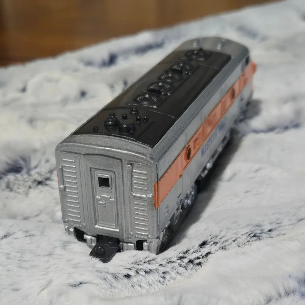 Toysmith Western Line Diesel Train Locomotive Orange Silver F-Unit Engine‎